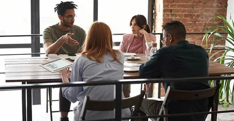 How does AI enable personalized marketing? - Artsyl